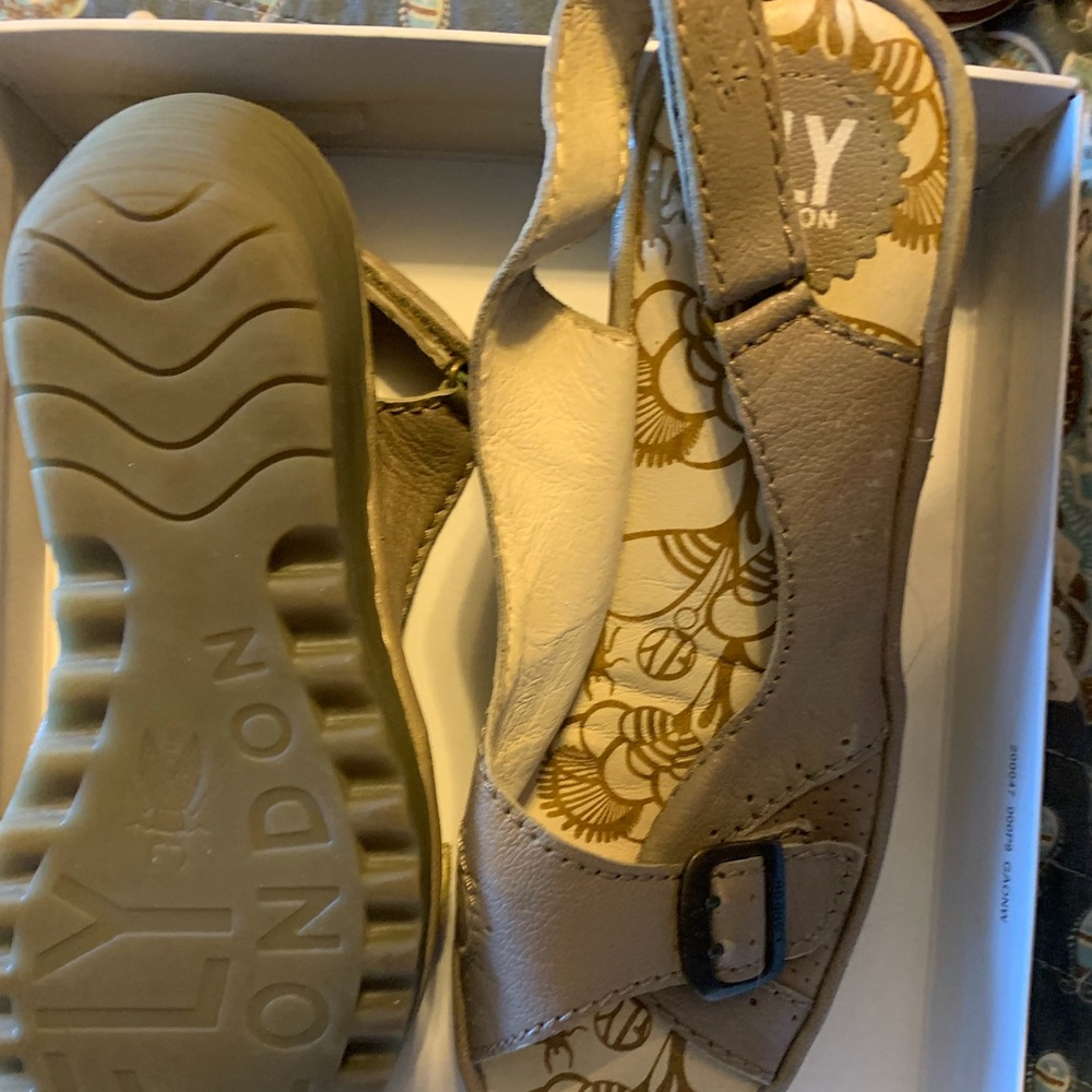 Women sandals sz 39